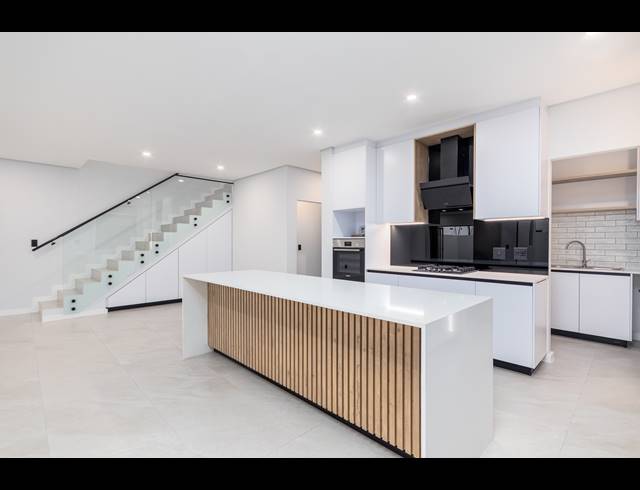 4 BEDROOM FREEHOLD FOR SALE IN SANDOWN
